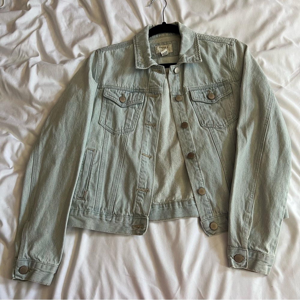 Forever 21 light wash denim jean jacket size S